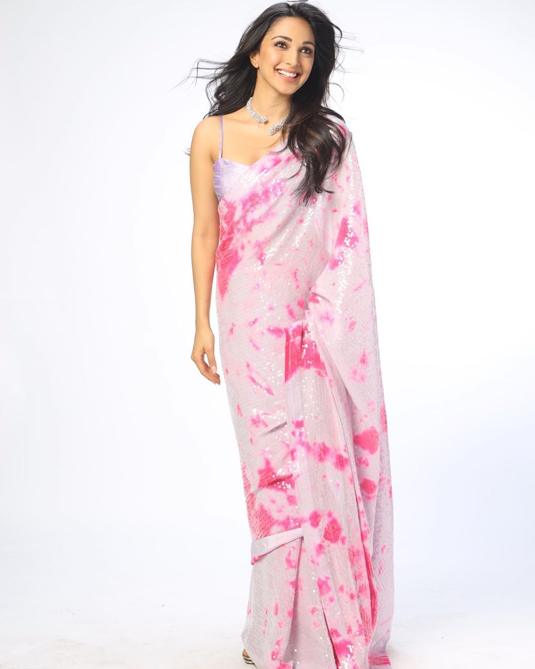 bnIMyYDHf.js - kiara advani 64